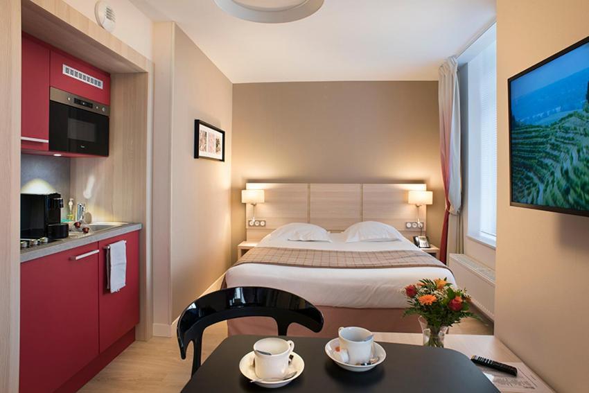 Domitys - Le Carillon D'Or Aparthotel Maubeuge Exterior photo